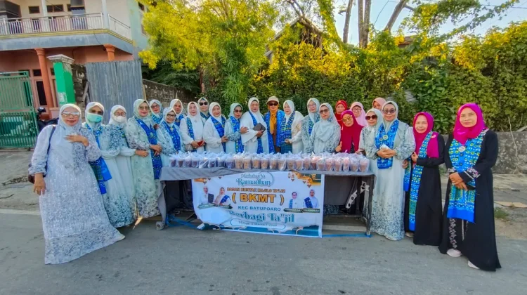 BKMT Baubau Awali Berbagi Takjil di Batupoaro