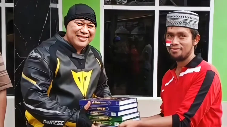 Touring Ramadan Polres Buton, Kapolres Bagikan Al-Qur’an ke Masjid