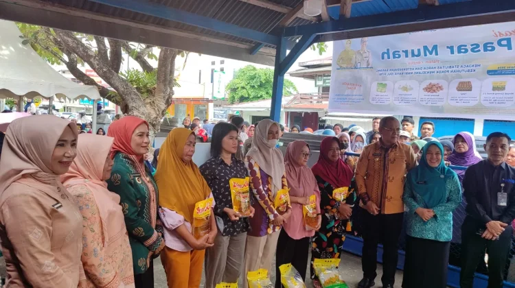 Ratusan Warga Baubau Padati Operasi Pangan Murah Bersubsidi