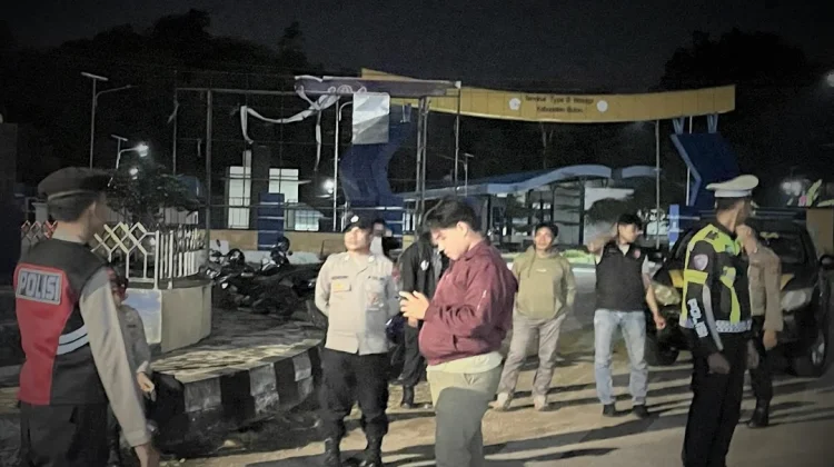 Personel Gabungan Polres Buton Patroli Malam Ramadan