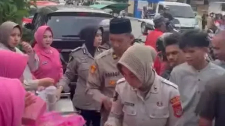 Sat Tahti Polres Baubau Berbagi Ratusan Takjil