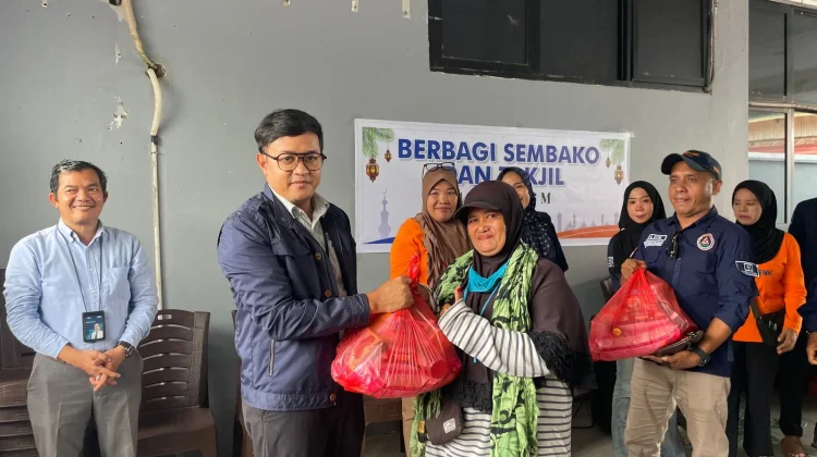 BRI Baubau Bagikan 160 Paket Sembako dan Takjil