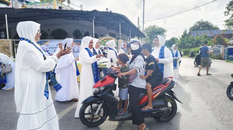 Semangat Ramadan, BKMT Baubau Bagikan Takjil dan Santuni Kaum Duafa