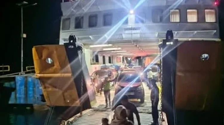 Personel Pos Pam Amankan Penyeberangan Ferry Butur