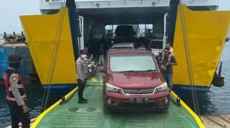 Polres Butur Amankan Arus Mudik di Pelabuhan Ferry Labuan Bajo