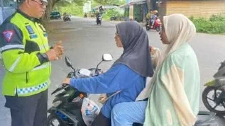 Polisi Atur Lalu Lintas Antisipasi Kepadatan Pasar Mina-Minanga