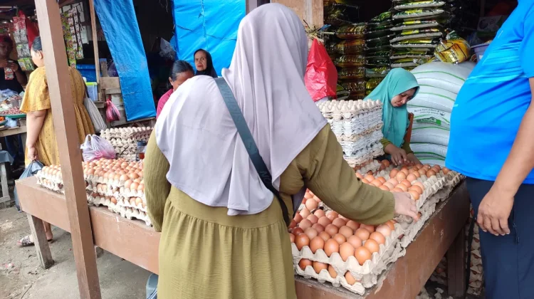 Telur Ayam di Baubau Tembus Rp90 Ribu per Rak