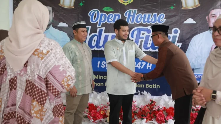 Seusai Sholat Idulfitri, Bupati Buton Gelar Open House di Rujab