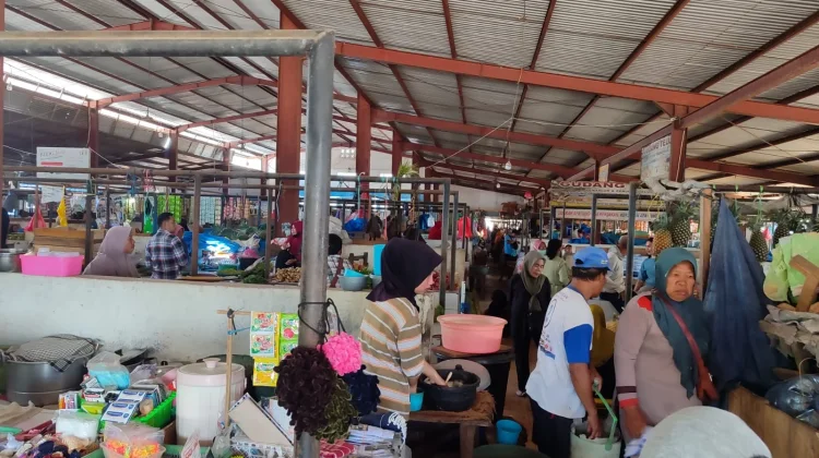 Pasar Wameo Ditata, Pedagang Mulai Tempati Lapak Resmi
