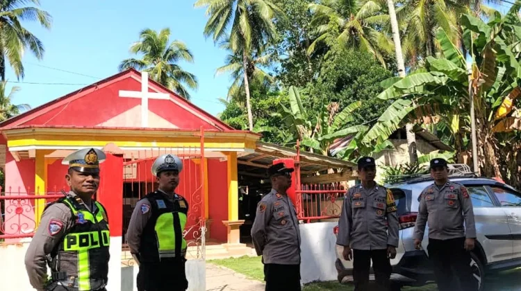 Polres Buton Amankan Ibadah Jumat Agung di Sejumlah Gereja