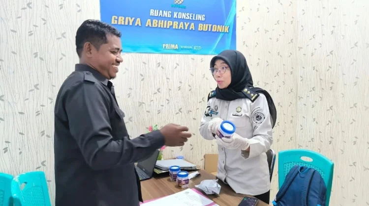 Sambut HBP ke-62, Bapas Baubau Tes Urin Pegawai
