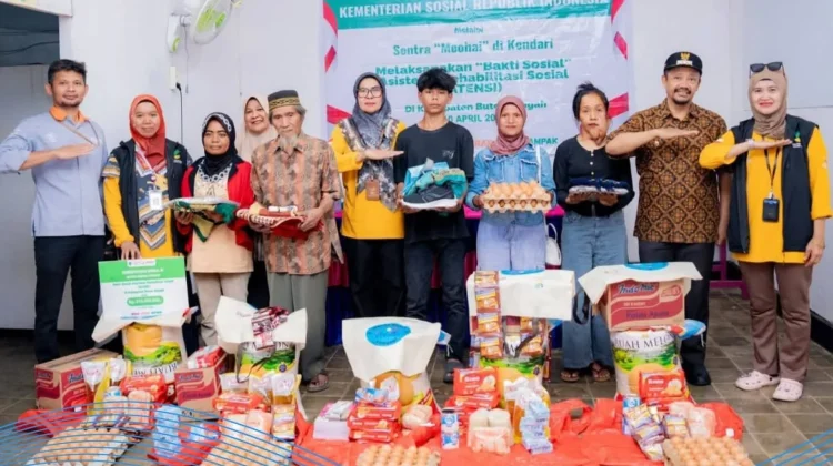 Bupati Buton Tengah Salurkan Bantuan ATENSI Rp219 Juta