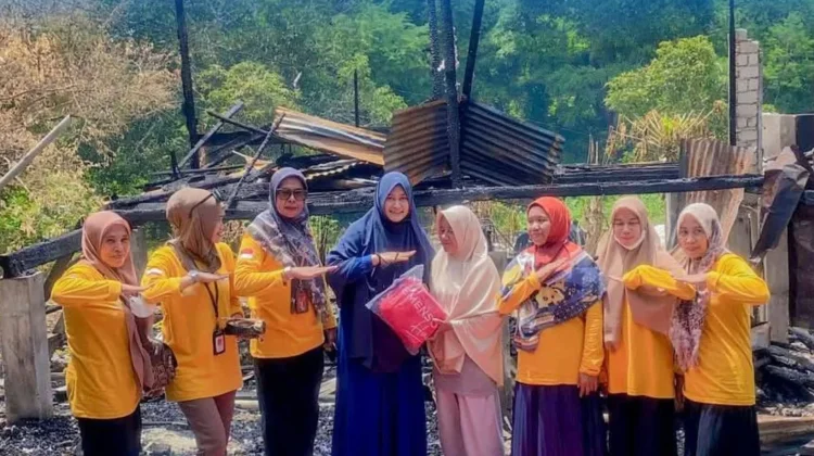 TP PKK Buton Tengah Salurkan Bantuan Korban Kebakaran