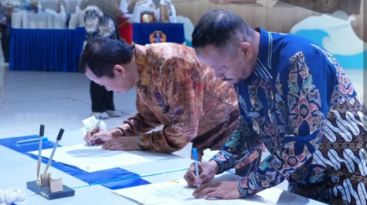 Bupati Buton Tengah Teken MoU Penguatan SDM Transportasi