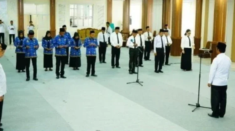 Kakanwil Kemenag Sultra Lantik Pejabat Fungsional dan PPPK Optimalisasi