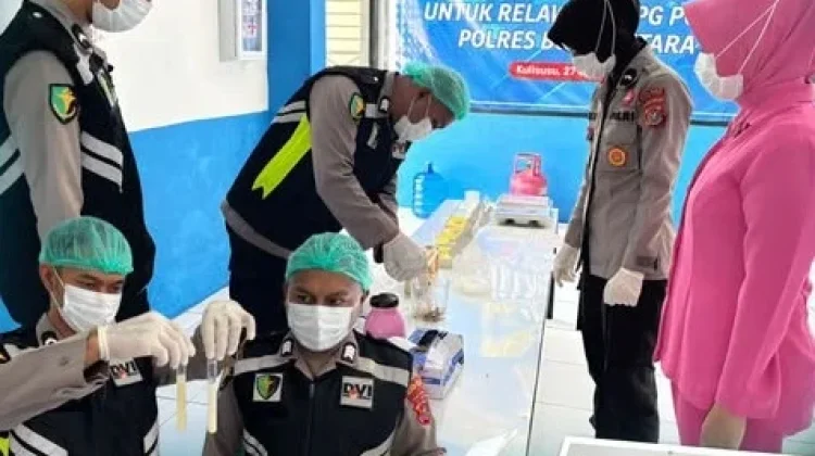 Sidokkes Polres Butur Uji Alat Deteksi Keamanan Pangan