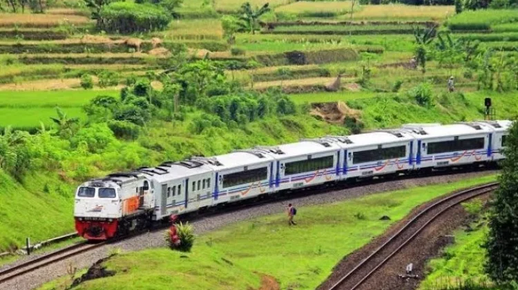 Jalur Kereta Api Terindah di Indonesia Wajib Dicoba