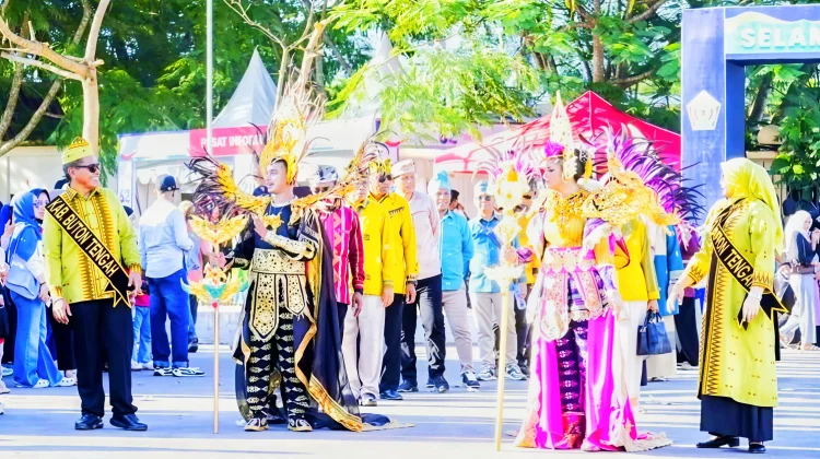 Buton Tengah Promosikan Tenun di Karnaval HUT Sultra 2026