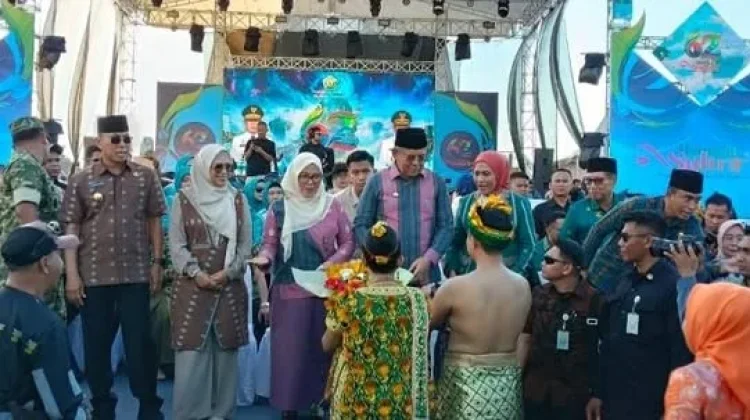 Baubau Tampil Memukau di Karnaval Budaya HUT ke-62 Sultra