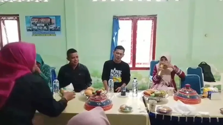 Tangis Haru Iringi Pisah Sambut Lurah Bone-Bone