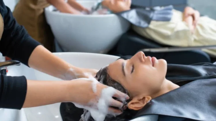 Kebiasaan Keramas Keliru Bikin Rambut Tipis dan Kebotakan