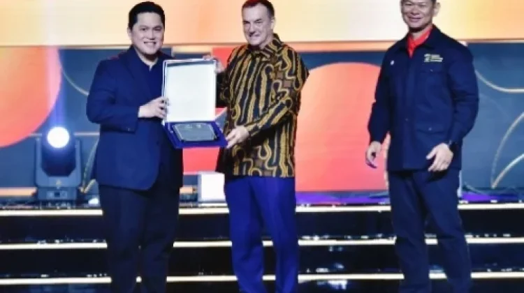 Menpora RI Mendapat Penghargaan dari President UTS dan AIMS Stephan Fox