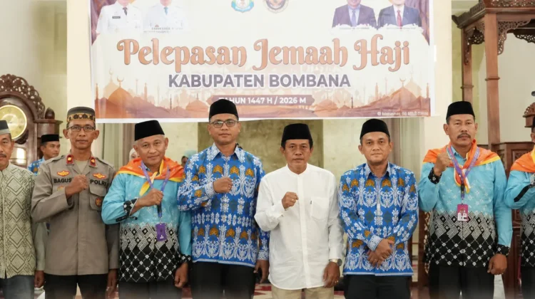 Sekda Bombana Lepas 127 Jemaah Haji menuju Tanah Suci