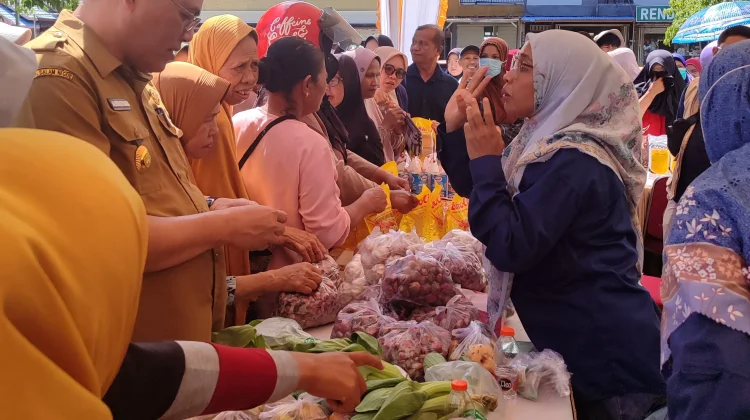 Warga Baubau Serbu Gerakan Pangan Murah