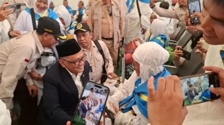 Menhaj Pimpin Kedatangan Amirulhaj Gelombang Kedua di Arab Saudi