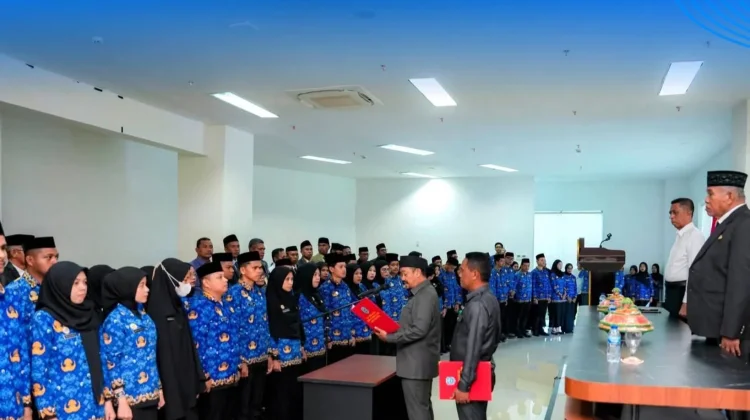 Bupati Buton Tengah Lantik 82 CPNS Jadi PNS
