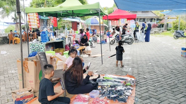Cerita di Balik Pasar Kaget Pelataran Masjid Agung Keraton Wolio