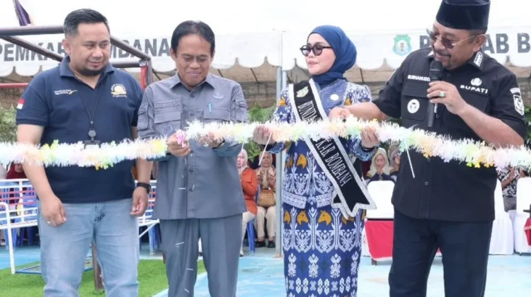 Bupati Bombana Resmikan Taman Bermain Ramah Anak