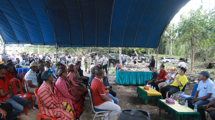 Kunker di Lasalimu, Bupati Buton Tampung Keluhan Petani dan Warga