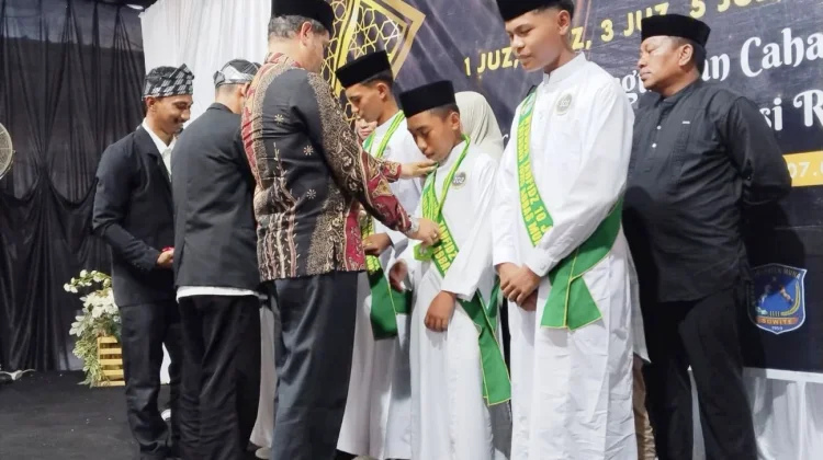 Pengukuhan 139 Hafidz, Kemenag Muna Tegaskan Pentingnya Generasi Qurani
