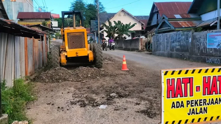 Pemkot Baubau Perbaiki Jalan Rau Respon Keluhan Warga