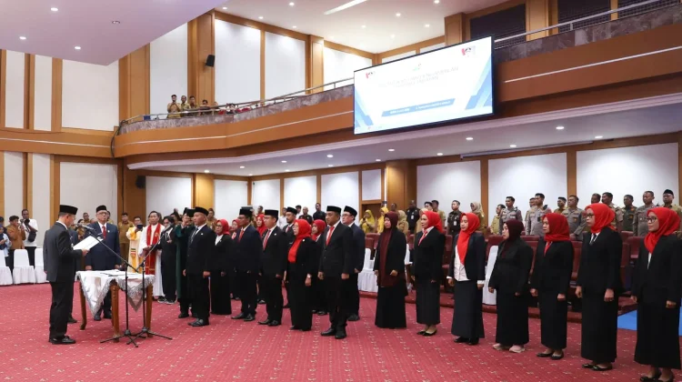 Gubernur Sultra Lantik 26 Pejabat, Tekankan Kinerja Berdampak bagi Masyarakat