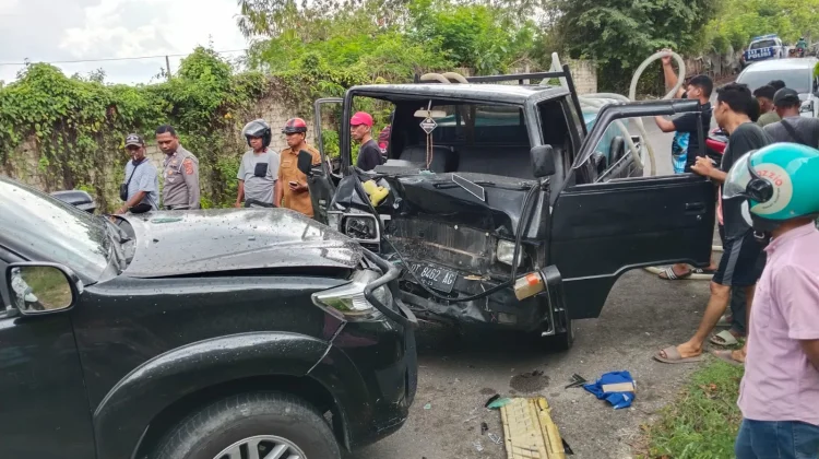 Fortuner Tabrakan dengan Pickup Tangki Air, Dua Orang Terluka