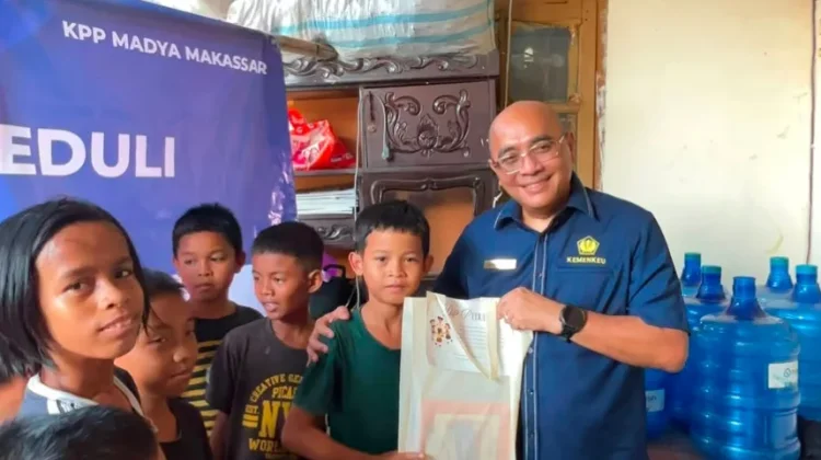 KPP Madya Makassar Tutup Rangkaian Hari Pajak dengan Bakti Sosial
