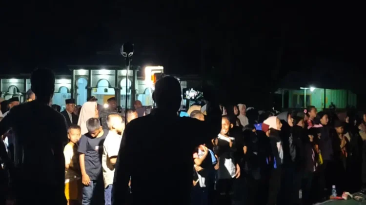 Warga Membludak Saksikan Layar Benteng di Desa Adat Wabula