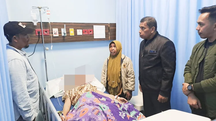 BPBD Baubau Besuk Korban Pohon Tumbang yang Akan Jalani Operasi