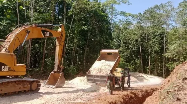 Rehabilitasi Jalan TMMD Ke-129 Masuki Tahap Pembentukan Badan Jalan