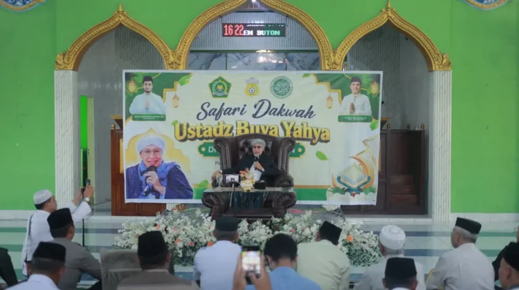 Buya Yahya Ajak Perkuat Iman dalam Safari Dakwah di Buton