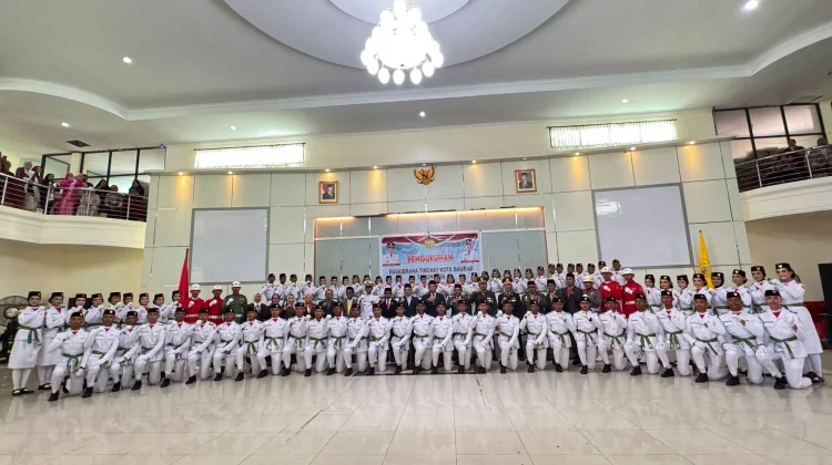 Wali Kota Baubau Kukuhkan 77 Paskibraka, Siap Jalankan Tugas pada HUT RI ke-81