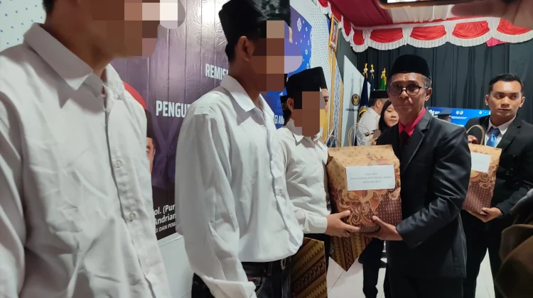 Pemkot Baubau Beri Bansos Lima Napi yang Bebas di HUT RI ke-81