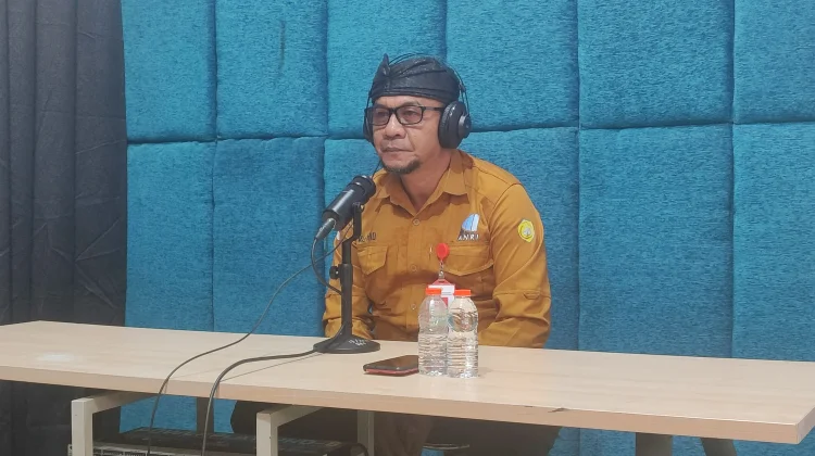 Dipertan Baubau Ajak Warga Produktifkan Lahan Tidur lewat Bantua Bibit Kelapa
