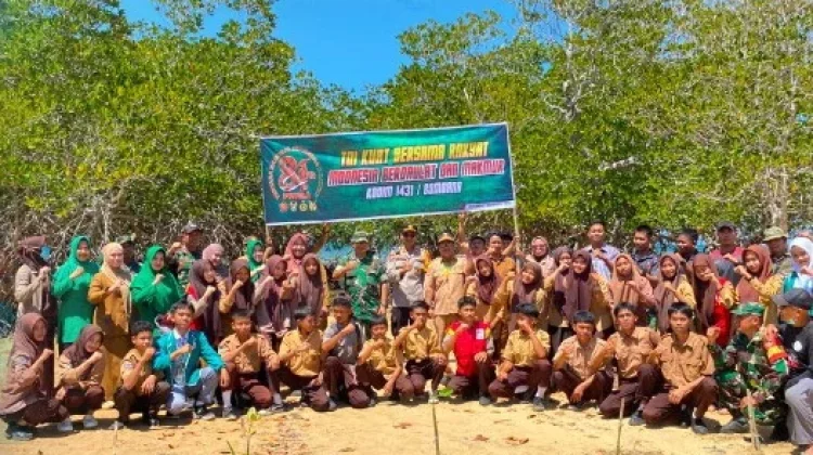 Kodim Bombana Tanam Mangrove Peringati HUT TNI Ke-81