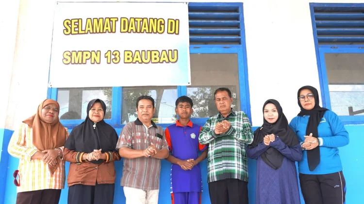SMPN 13 Baubau Beri Perhatian kepada Alif, Dorong Dukungan Beasiswa