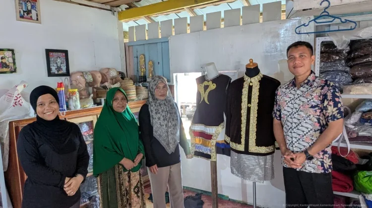 Kanwil Kemenkum Sultra Edukasi Merek Penjahit Adat Kabaena