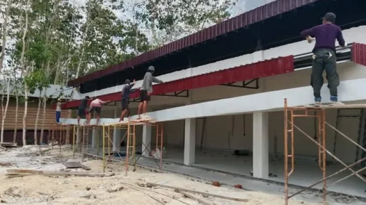 KDKMP Kolowa Capai 82,71 Persen, Talang Air Hujan Mulai Dipasang