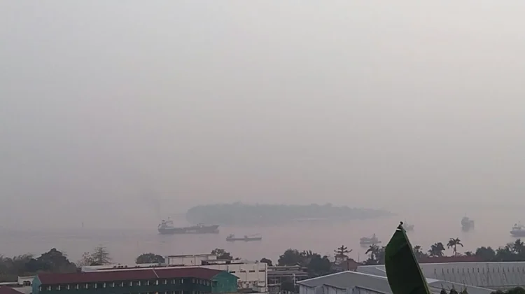 Asap Kiriman Diduga Selimuti Langit Baubau, BMKG Imbau Pakai Masker